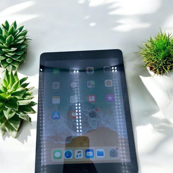 Apple iPad Air 1st Gen MD785LLB 16GB 9.7" Wi-Fi Space Gray- EUC In Box (#1) - Picture 1 of 14